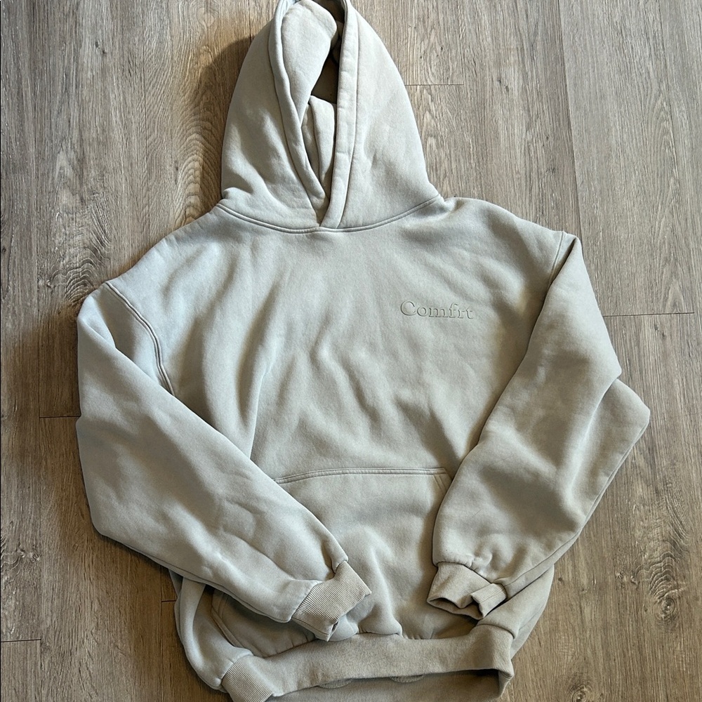 Comfrt Minimalist hoodie
